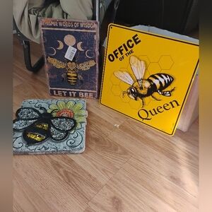 Bee-Themed Wall Decor Set